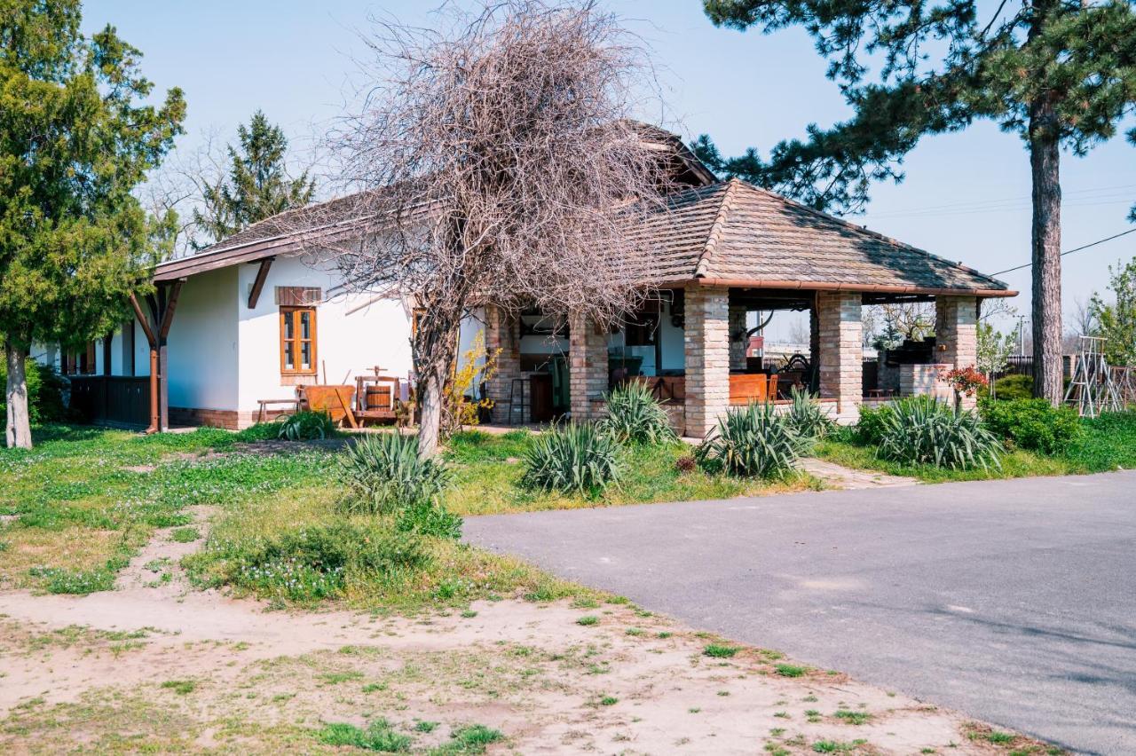 Sun City Vizisport Paradicsom Hodmezovasarhely Exterior photo